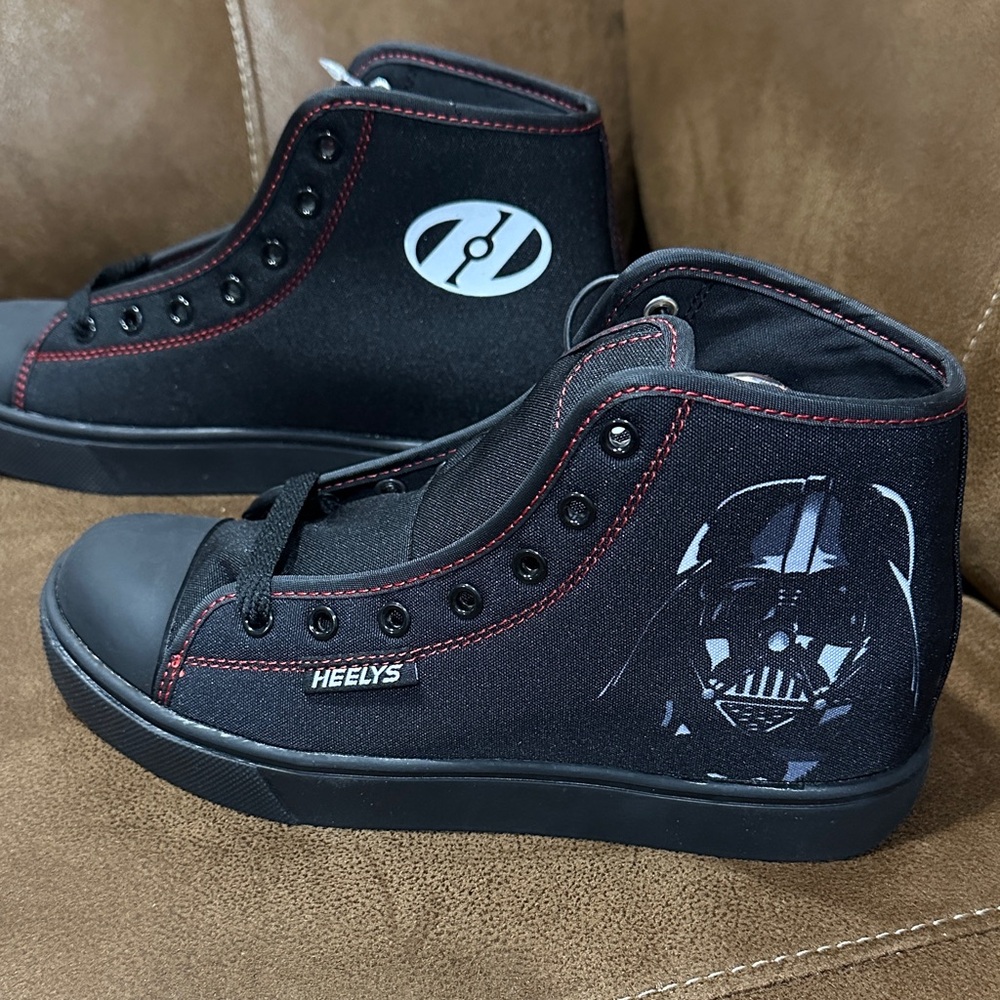 Heelys NWT Star Wars Youth size 5 black and red